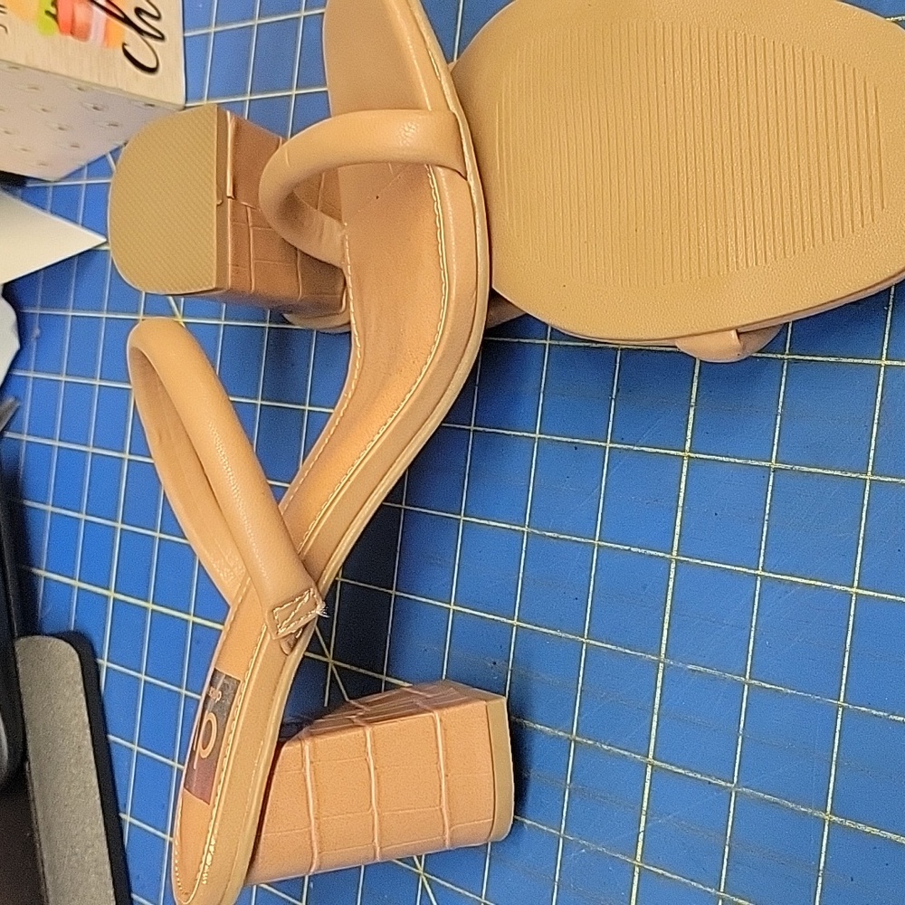 DV Dolce Vita Women's Nude Heeled Halsty strappy block heel Sandals Size 7 New - Picture 6 of 9